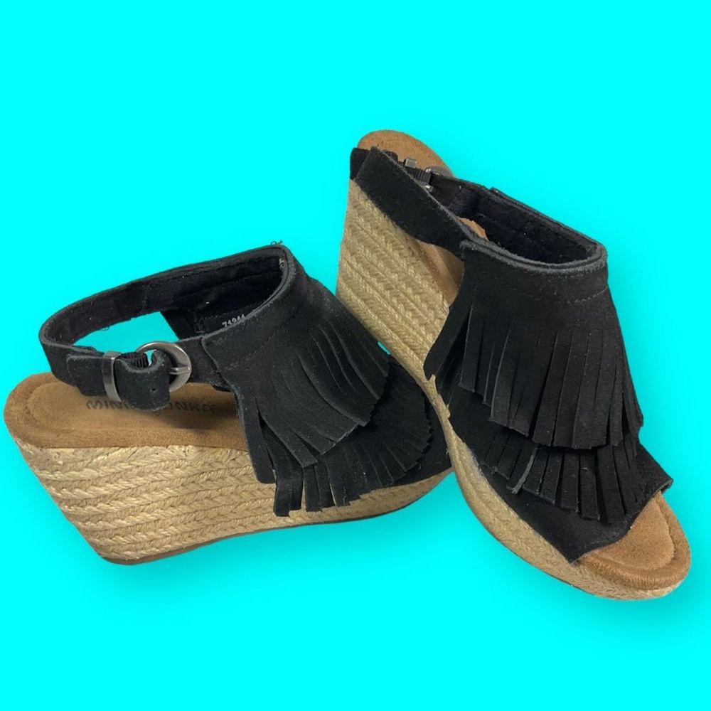 Minnetonka Sandals Women's Sz 7 Ashley Slingback Wedge Black Suede Fringe 71311